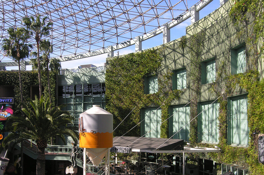 Universal City Wall_69135194_this one_CROP